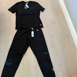 New Adidas Originals Sweatshirt Sweatpants T/Shirt and Socks